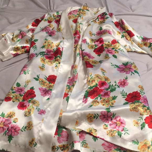 Floral Silk Robe - Picture 3 of 5